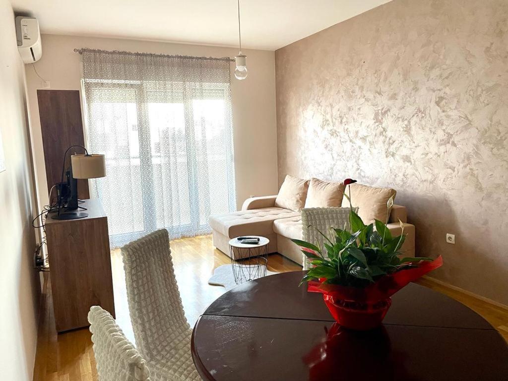 Naki Apartmani Podgorica Buitenkant foto